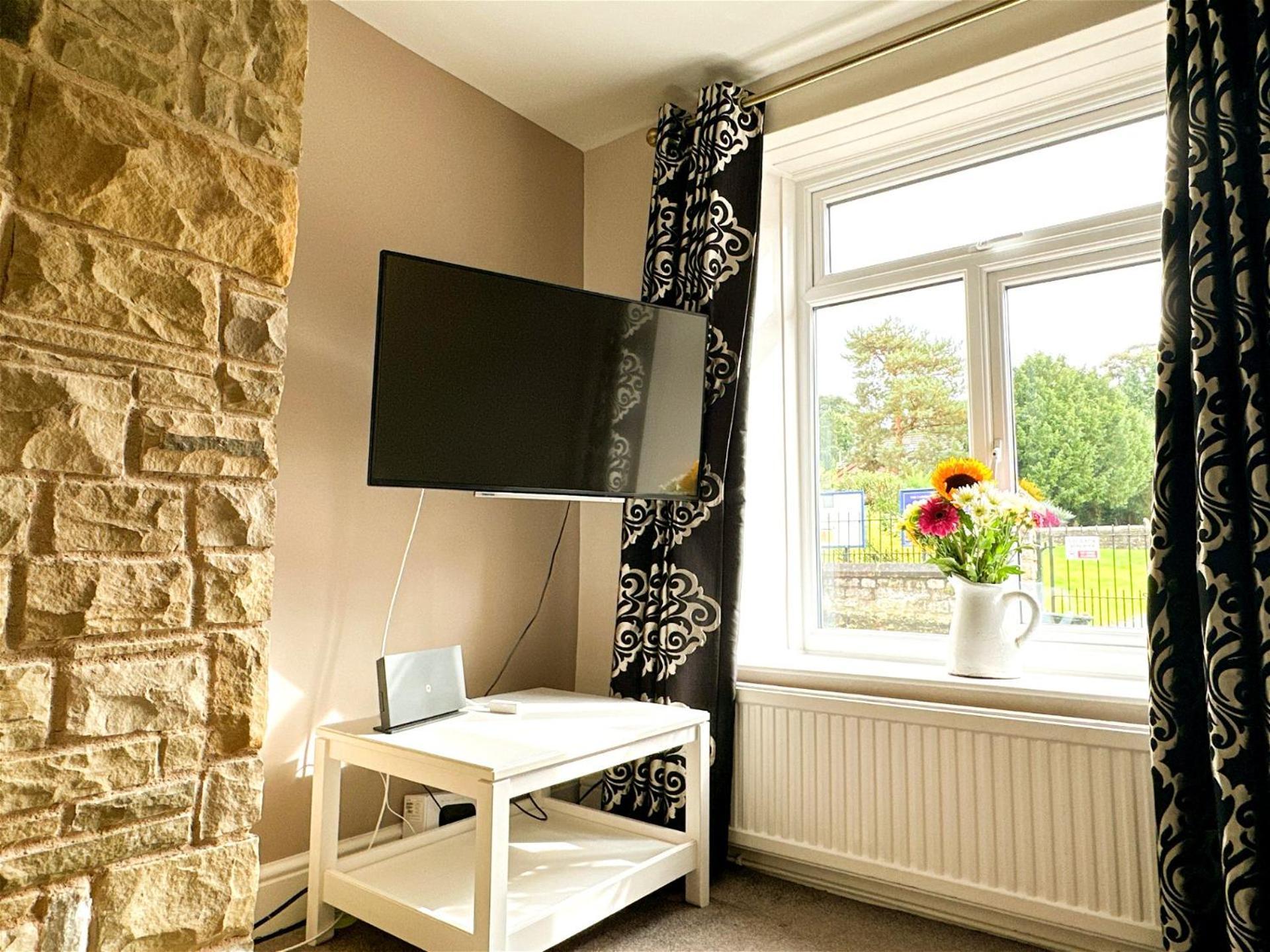 Country Cottage With Church View And Fireplace Near Leeds & York 외부 사진